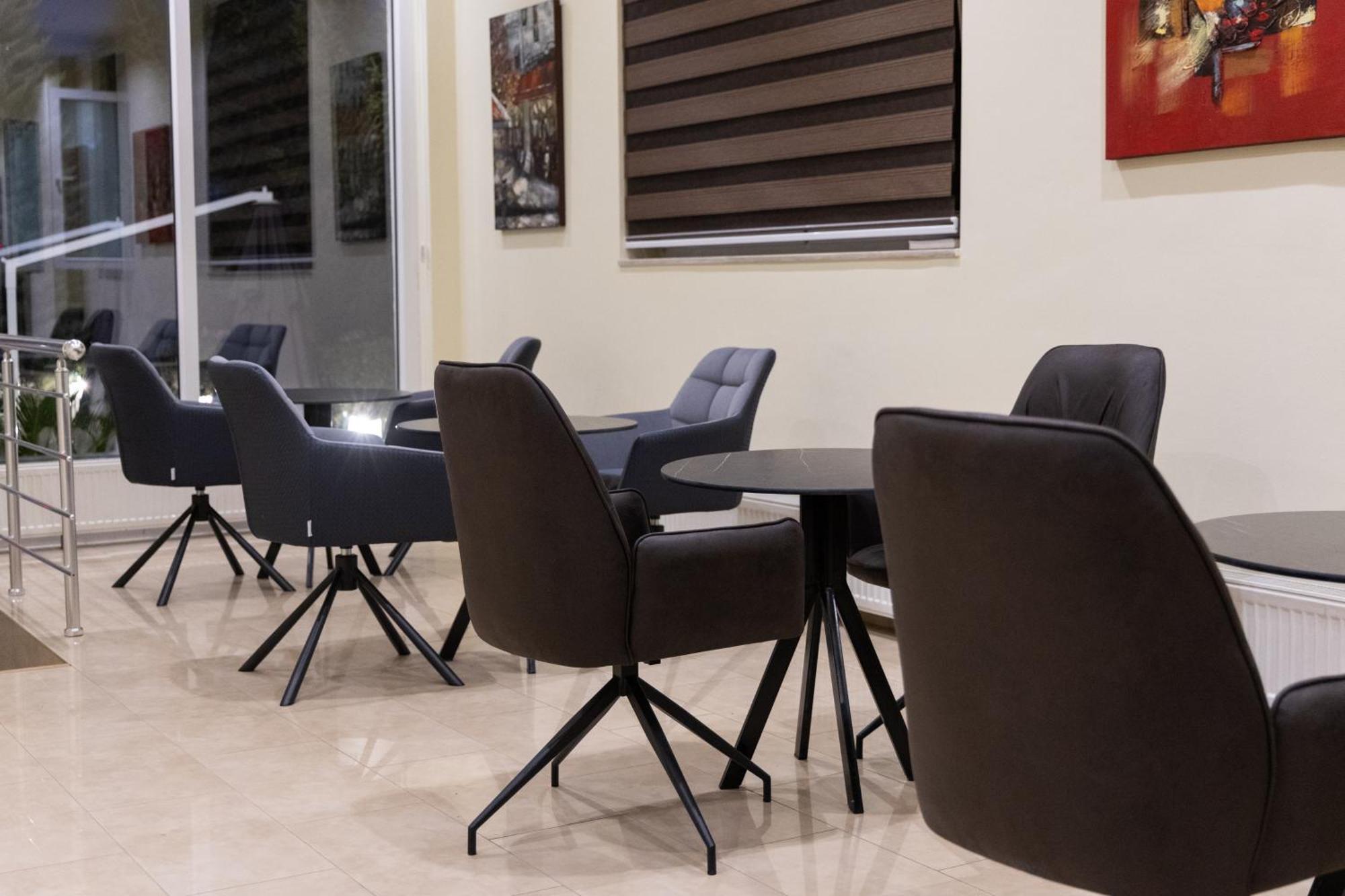 Hotel Luxor Pristina Esterno foto