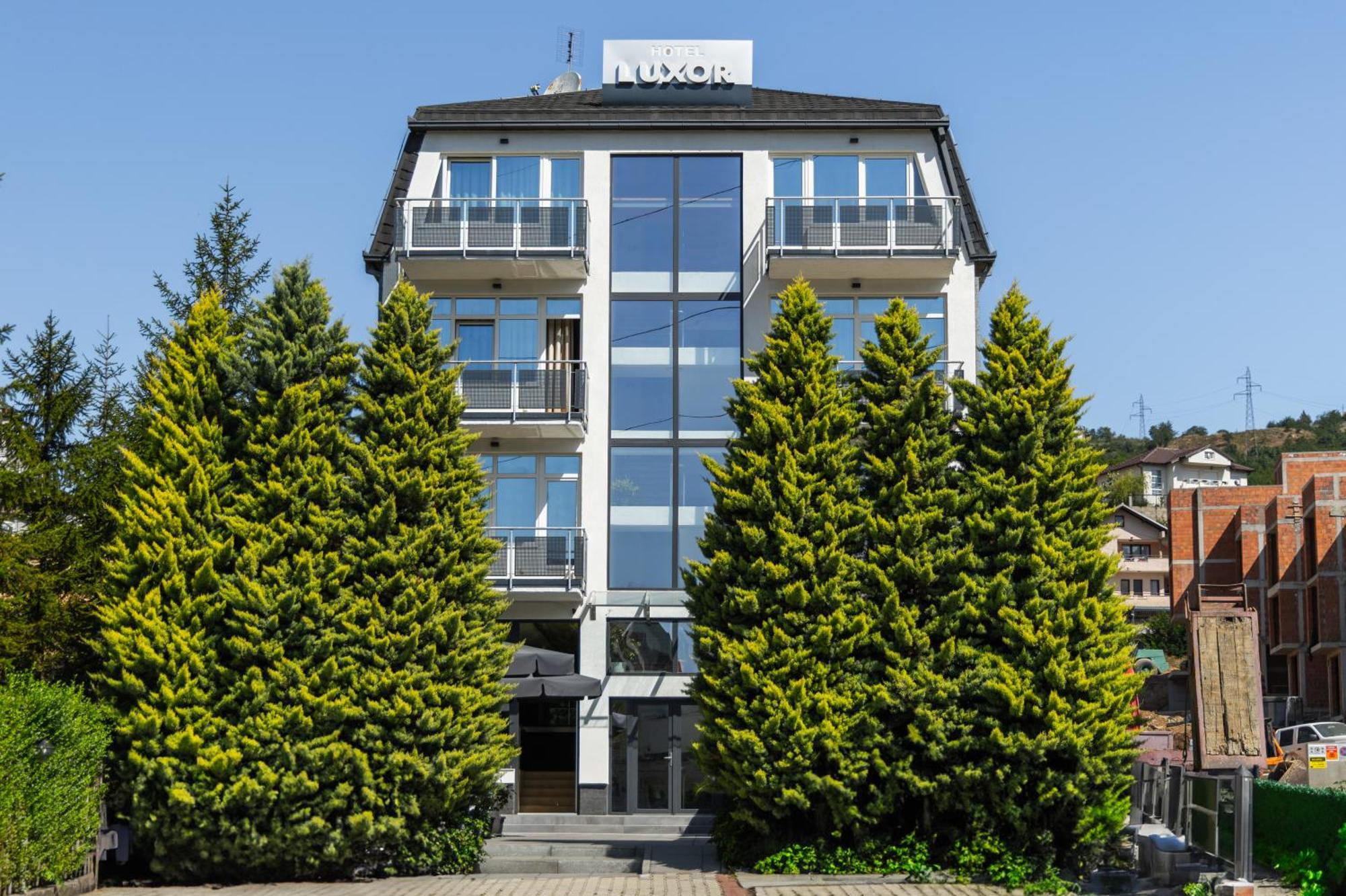 Hotel Luxor Pristina Esterno foto