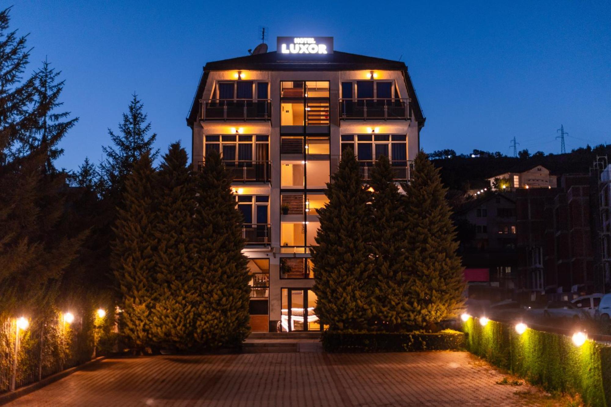Hotel Luxor Pristina Esterno foto